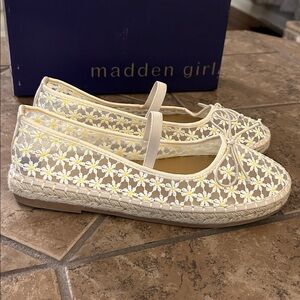 Never worn Madden Girl cream and white espadrilles. Size 8 and 1/2.